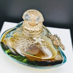 L de Lolita Lempicka perfume